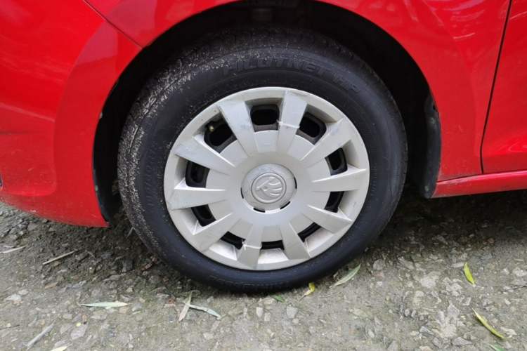 Used Skoda Rapid Spaceback 2014 1.6L Automatic Enjoyment Edition Left Front Wheel Hub