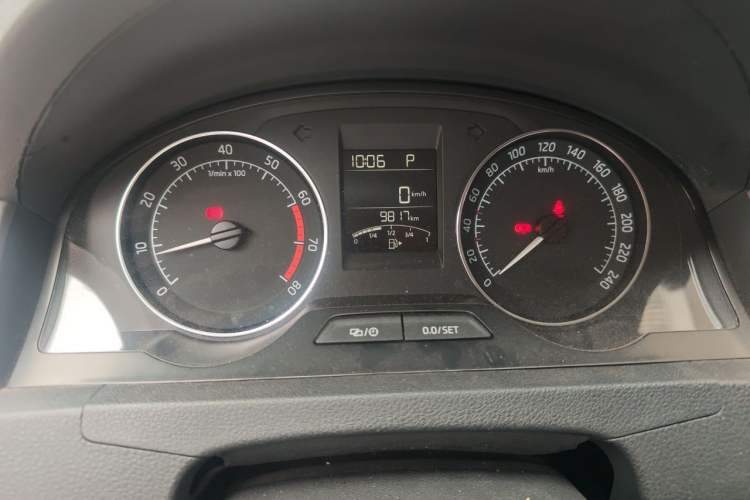 Used Skoda Rapid Spaceback 2014 1.6L Automatic Enjoyment Edition Odometer Close Up