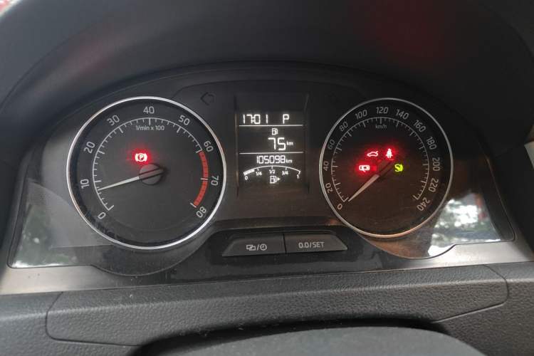 Used Skoda Rapid Spaceback 2014 1.6L Automatic Enjoyment Edition Odometer Close Up