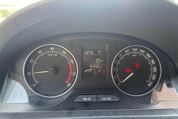 Used Skoda Rapid Spaceback 2014 1.6L Automatic Enjoyment Edition Odometer Close Up