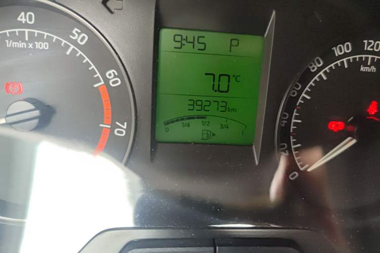 Used Skoda Rapid Spaceback 2014 1.6L Automatic Enjoyment Edition Odometer Close Up