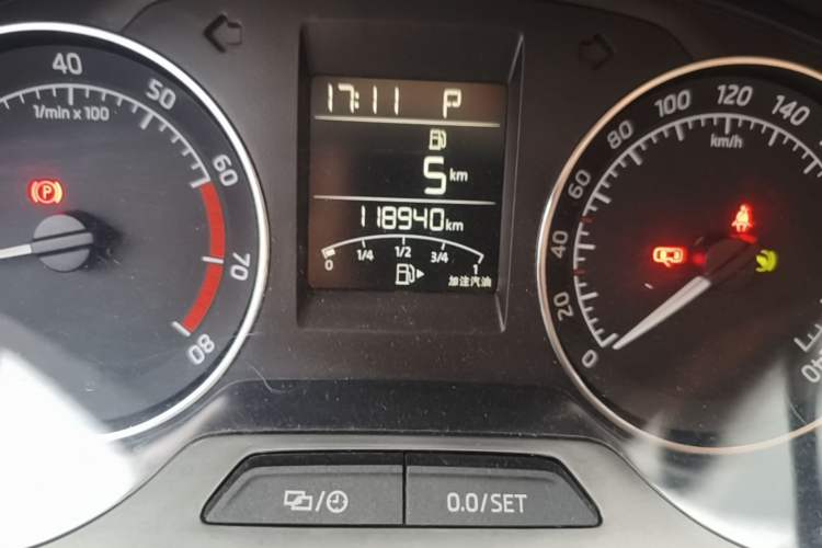 Used Skoda Rapid Spaceback 2014 1.6L Automatic Enjoyment Edition Odometer Close Up