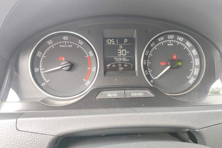 Used Skoda Rapid Spaceback 2014 1.6L Automatic Enjoyment Edition Odometer Close Up