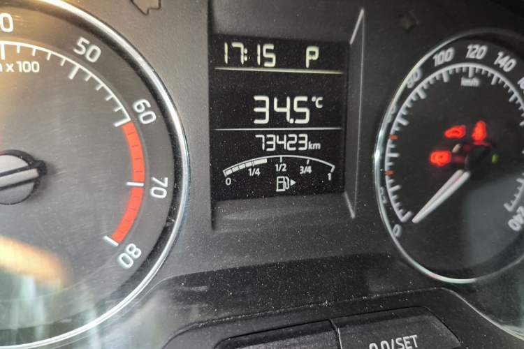 Used Skoda Rapid Spaceback 2014 1.6L Automatic Enjoyment Edition Odometer Close Up