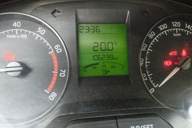 Used Skoda Rapid Spaceback 2014 1.6L Manual Enjoyment Edition Odometer Close Up