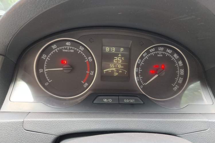 Used Skoda Rapid Spaceback 2014 1.6L Automatic Enjoyment Edition Odometer Close Up