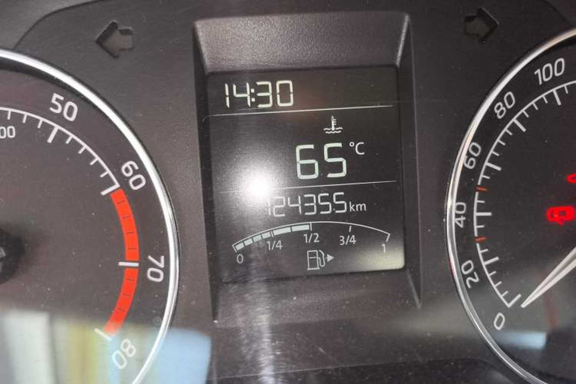 Used Skoda Rapid Spaceback 2014 1.6L Manual Enjoyment Edition Odometer Close Up