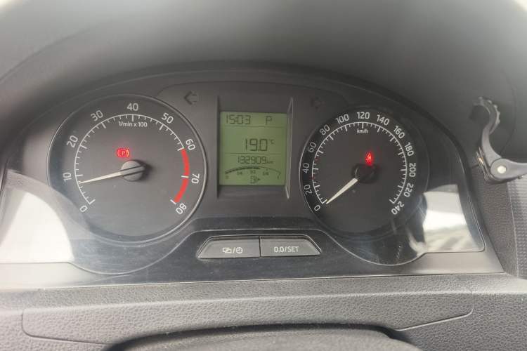 Used Skoda Rapid Spaceback 2014 1.6L Automatic Enjoyment Edition Odometer Close Up