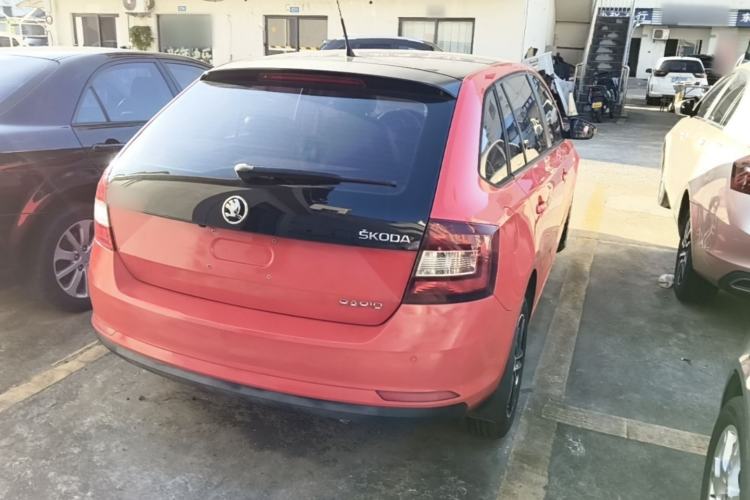 Used Skoda Rapid Spaceback 2014 1.6L Automatic Enjoyment Edition Rear Right 45 Deg