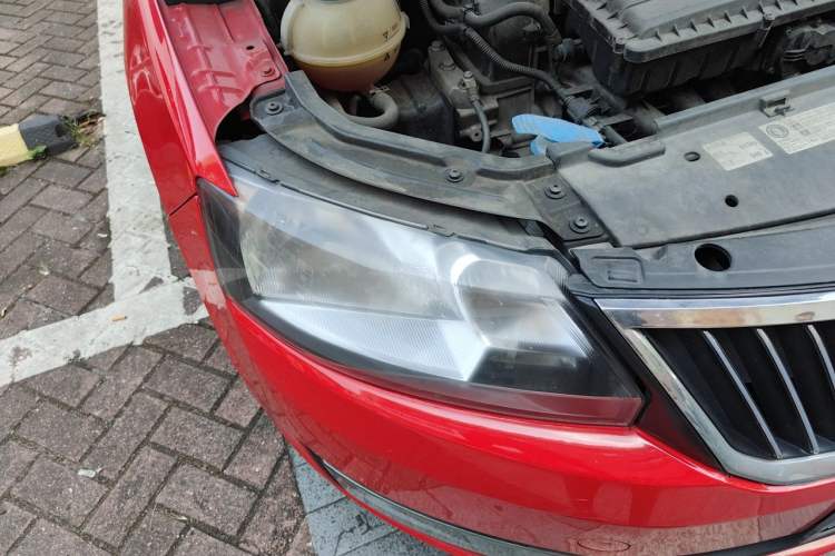 Used Skoda Rapid Spaceback 2014 1.6L Automatic Enjoyment Edition Right Front Headlight