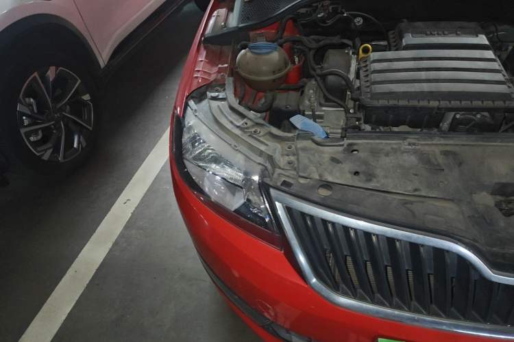 Used Skoda Rapid Spaceback 2014 1.6L Manual Enjoyment Edition Right Front Headlight