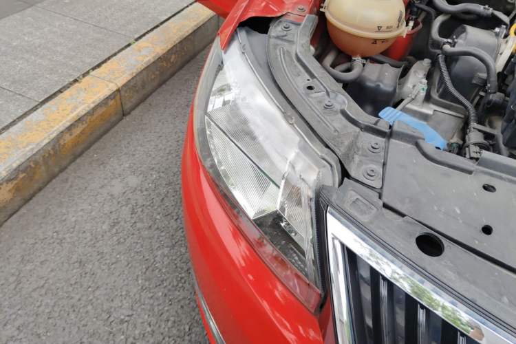 Used Skoda Rapid Spaceback 2014 1.6L Automatic Enjoyment Edition Right Front Headlight