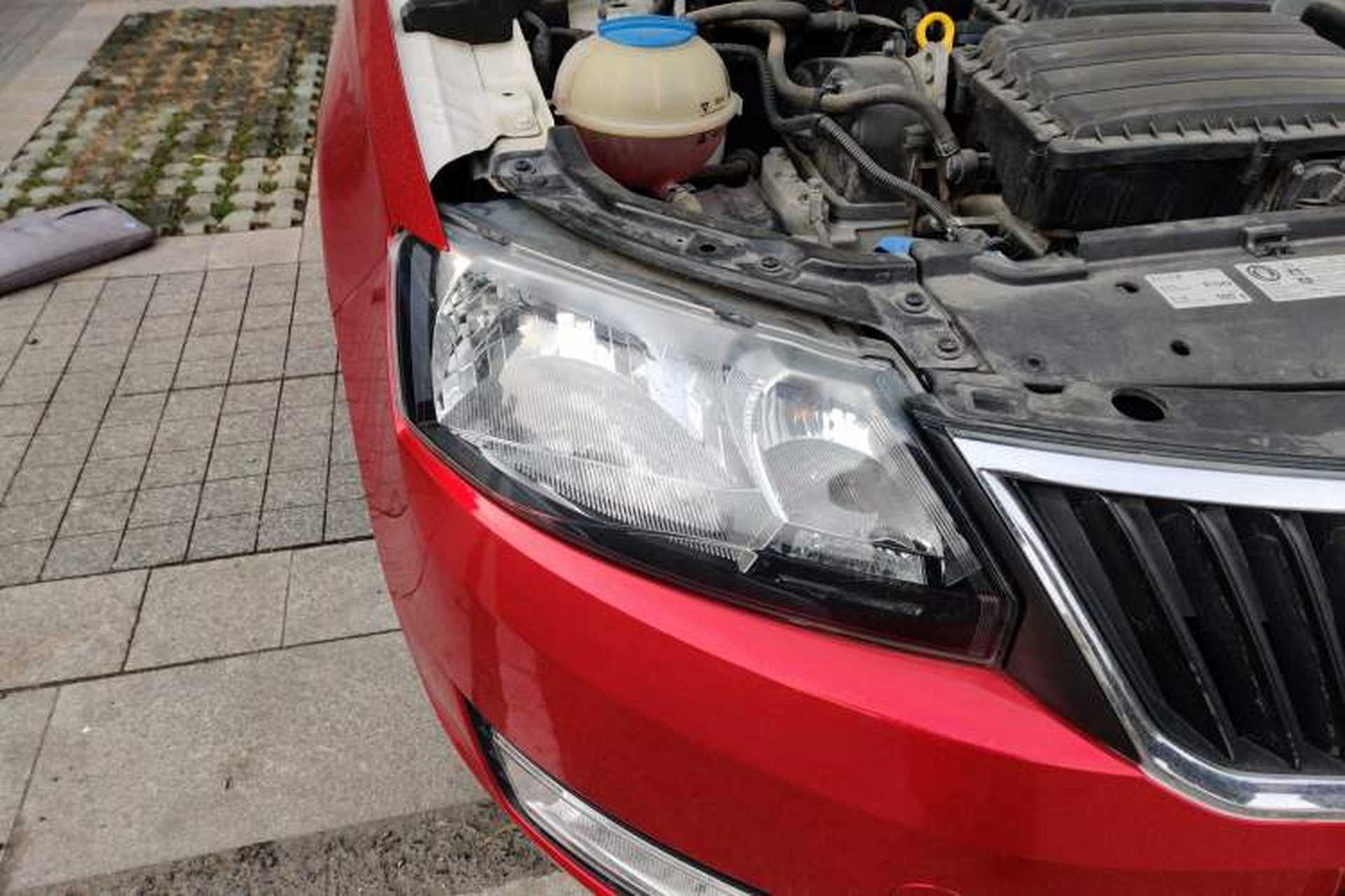 Used Skoda Rapid Spaceback 2014 1.6L Automatic Enjoyment Edition Right Front Headlight