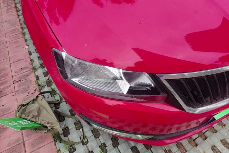 Used Skoda Rapid Spaceback 2014 1.6L Automatic Enjoyment Edition Right Front Headlight