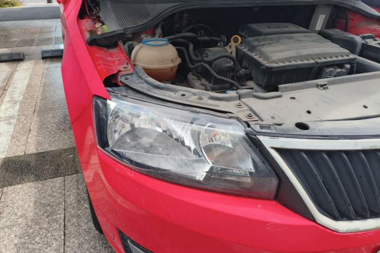Used Skoda Rapid Spaceback 2014 1.6L Automatic Enjoyment Edition Right Front Headlight