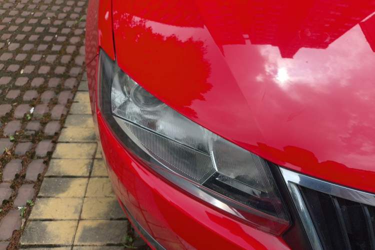 Used Skoda Rapid Spaceback 2014 1.6L Automatic Enjoyment Edition Right Front Headlight