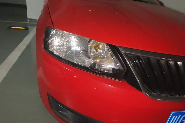 Used Skoda Rapid Spaceback 2014 1.6L Manual Enjoyment Edition Right Front Headlight