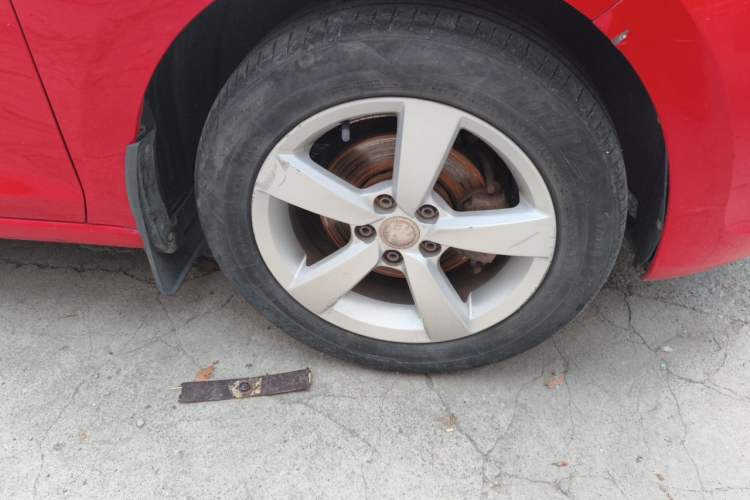 Used Skoda Rapid Spaceback 2014 1.6L Automatic Enjoyment Edition Right Front Wheel Hub