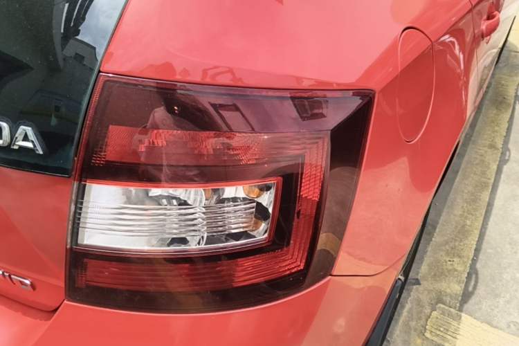 Used Skoda Rapid Spaceback 2014 1.6L Automatic Enjoyment Edition Right Rear Taillight
