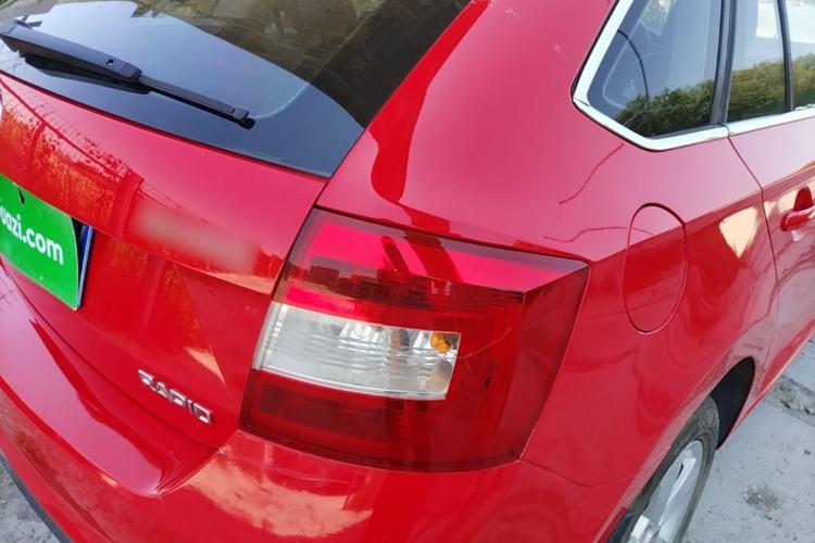 Used Skoda Rapid Spaceback 2014 1.6L Automatic Enjoyment Edition Right Rear Taillight