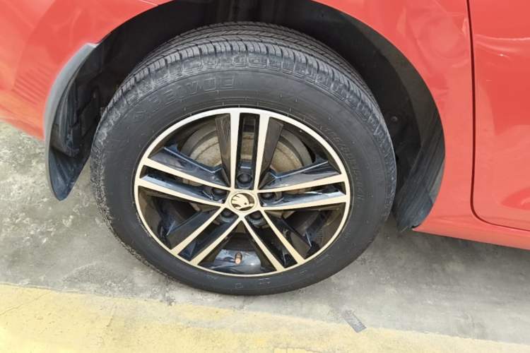 Used Skoda Rapid Spaceback 2014 1.6L Automatic Enjoyment Edition Right Rear Wheel Hub
