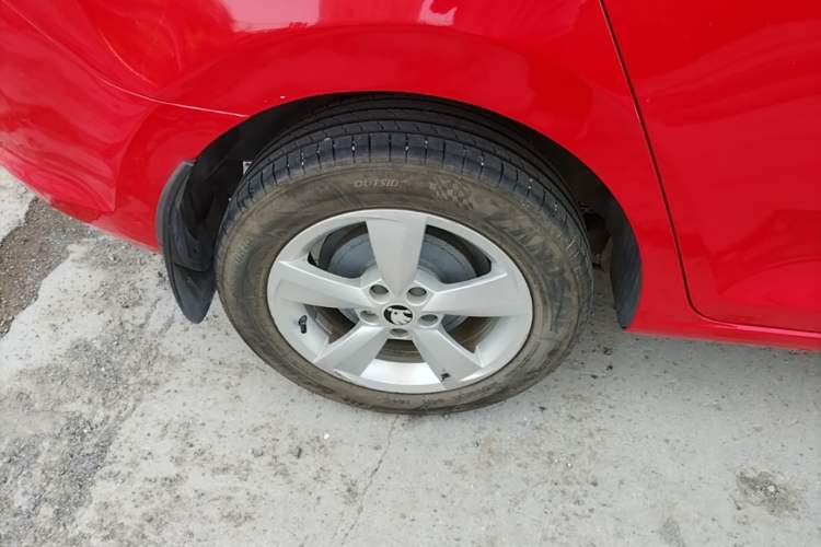 Used Skoda Rapid Spaceback 2014 1.6L Automatic Enjoyment Edition Right Rear Wheel Hub