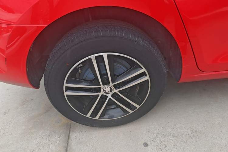 Used Skoda Rapid Spaceback 2014 1.6L Automatic Enjoyment Edition Right Rear Wheel Hub