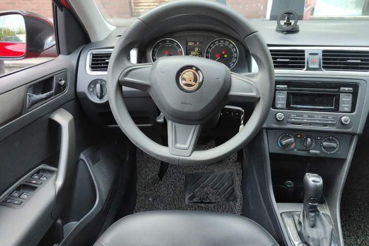Used Skoda Rapid Spaceback 2014 1.6L Automatic Enjoyment Edition Steering Wheel