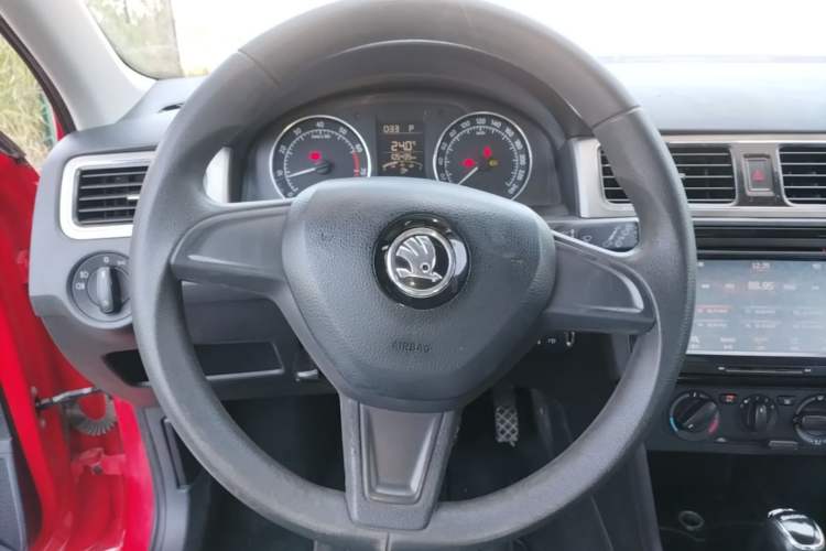 Used Skoda Rapid Spaceback 2014 1.6L Automatic Enjoyment Edition Steering Wheel