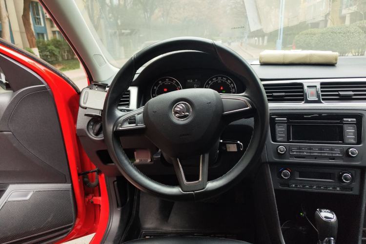 Used Skoda Rapid Spaceback 2014 1.4 TSI DSG Trend Edition Steering Wheel