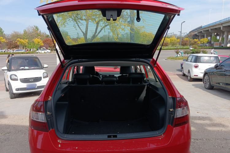 Used Skoda Rapid Spaceback 2014 1.6L Automatic Enjoyment Edition Trunk