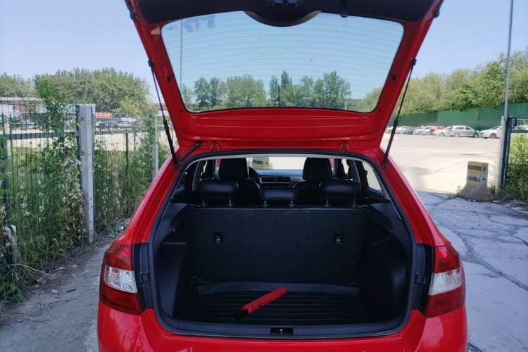 Used Skoda Rapid Spaceback 2014 1.6L Automatic Enjoyment Edition Trunk