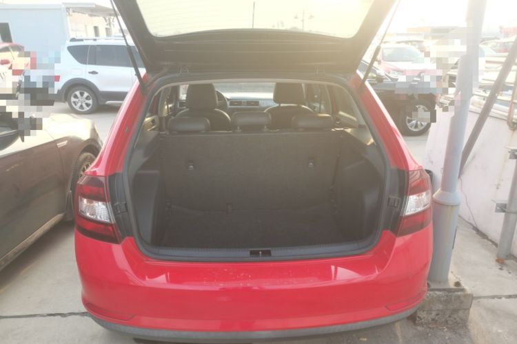 Used Skoda Rapid Spaceback 2014 1.6L Automatic Enjoyment Edition Trunk