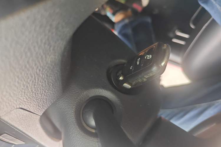 Used Skoda Rapid Spaceback 2014 1.6L Automatic Enjoyment Edition Vehicle Key
