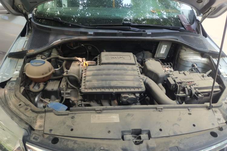 Used Skoda Rapid Spaceback 2014 1.6L Manual Enjoyment Edition Engine Bay