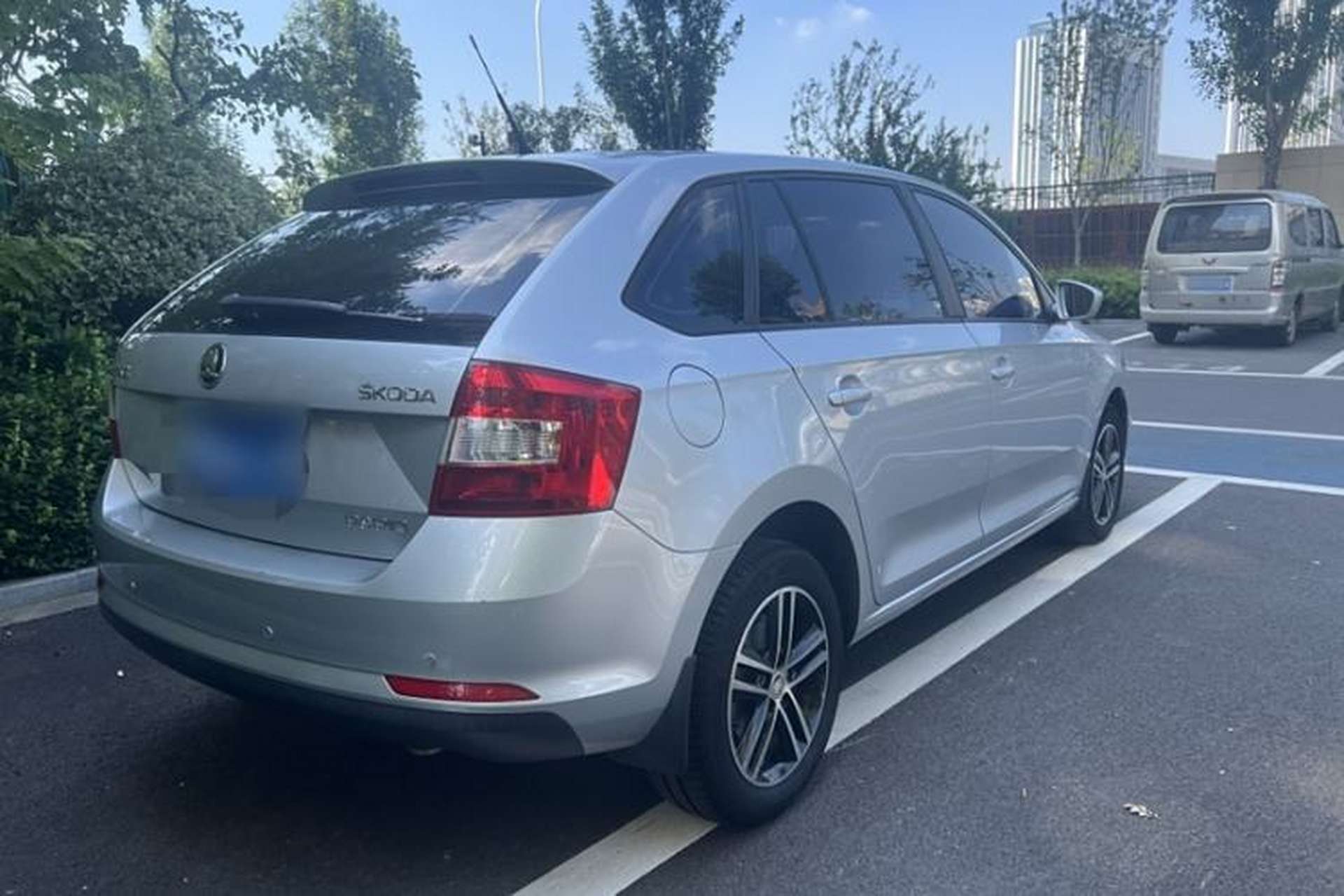 Used Skoda Rapid Spaceback 2014 1.6L Manual Enjoyment Edition Exterior 3