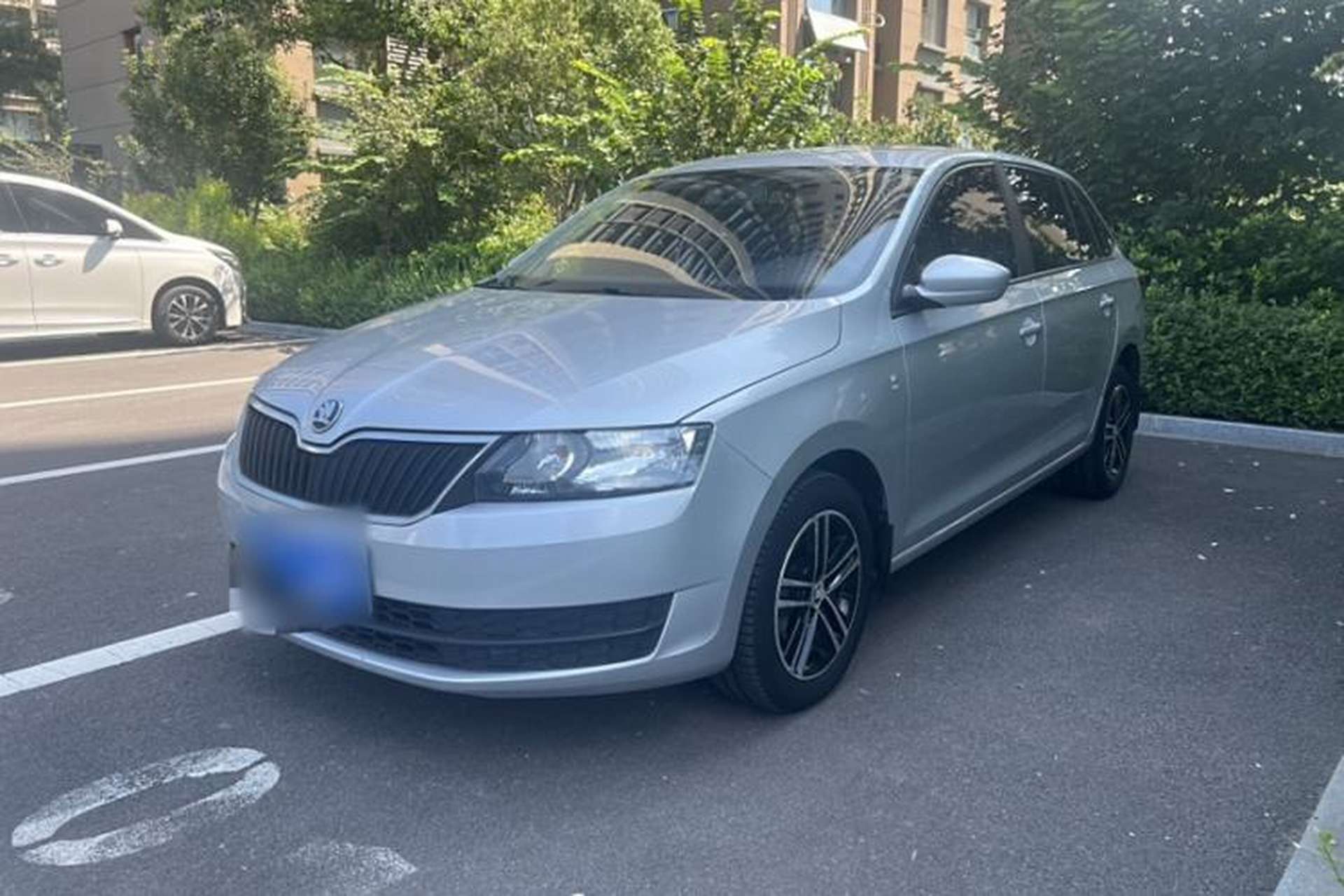 Used Skoda Rapid Spaceback 2014 1.6L Manual Enjoyment Edition Front Left 45 Deg