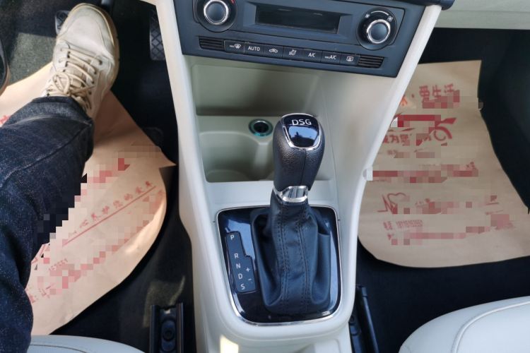 Used Skoda Rapid Spaceback 2014 1.4 TSI DSG Comfort Edition Gear Lever