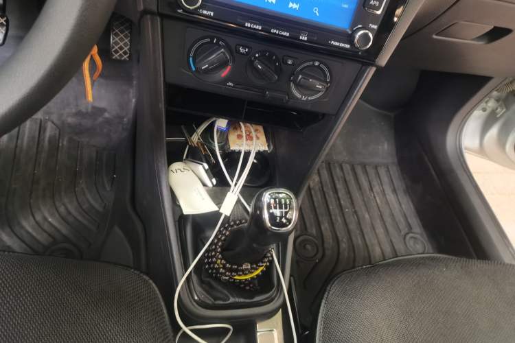 Used Skoda Rapid Spaceback 2014 1.6L Manual Enjoyment Edition Gear Lever