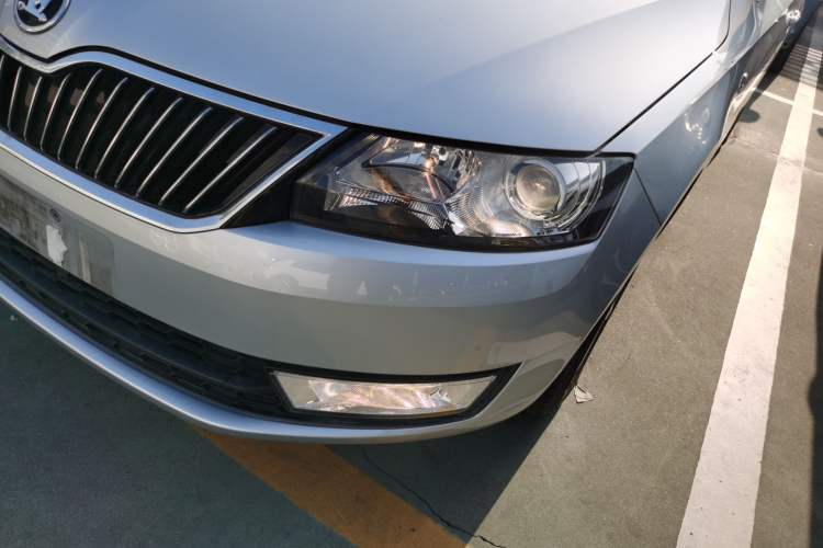 Used Skoda Rapid Spaceback 2014 1.4 TSI DSG Comfort Edition Left Front Headlight