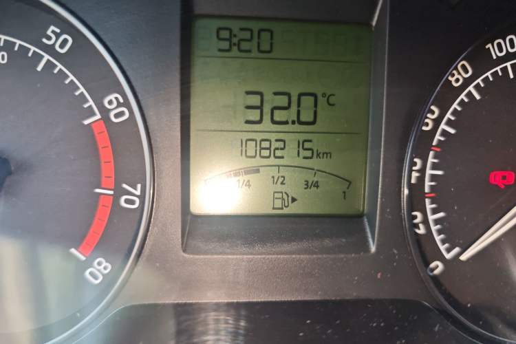 Used Skoda Rapid Spaceback 2014 1.6L Manual Enjoyment Edition Odometer Close Up