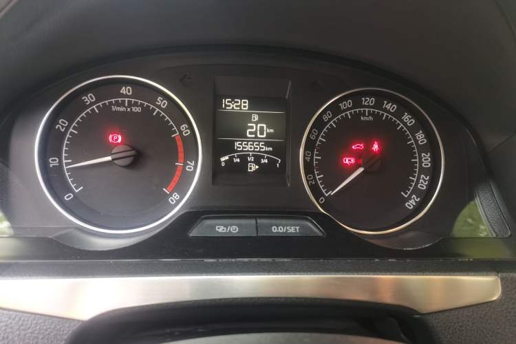 Used Skoda Rapid Spaceback 2014 1.6L Manual Enjoyment Edition Odometer Close Up