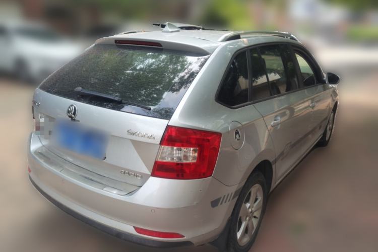 Used Skoda Rapid Spaceback 2014 1.6L Manual Enjoyment Edition Rear Right 45 Deg