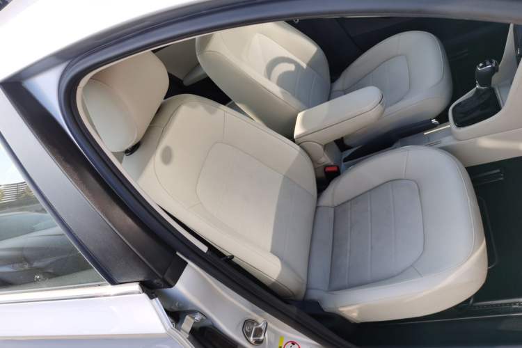 Used Skoda Rapid Spaceback 2014 1.4 TSI DSG Comfort Edition Right Front Seat