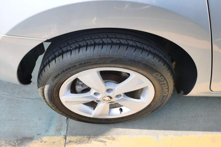 Used Skoda Rapid Spaceback 2014 1.4 TSI DSG Comfort Edition Right Rear Wheel Hub