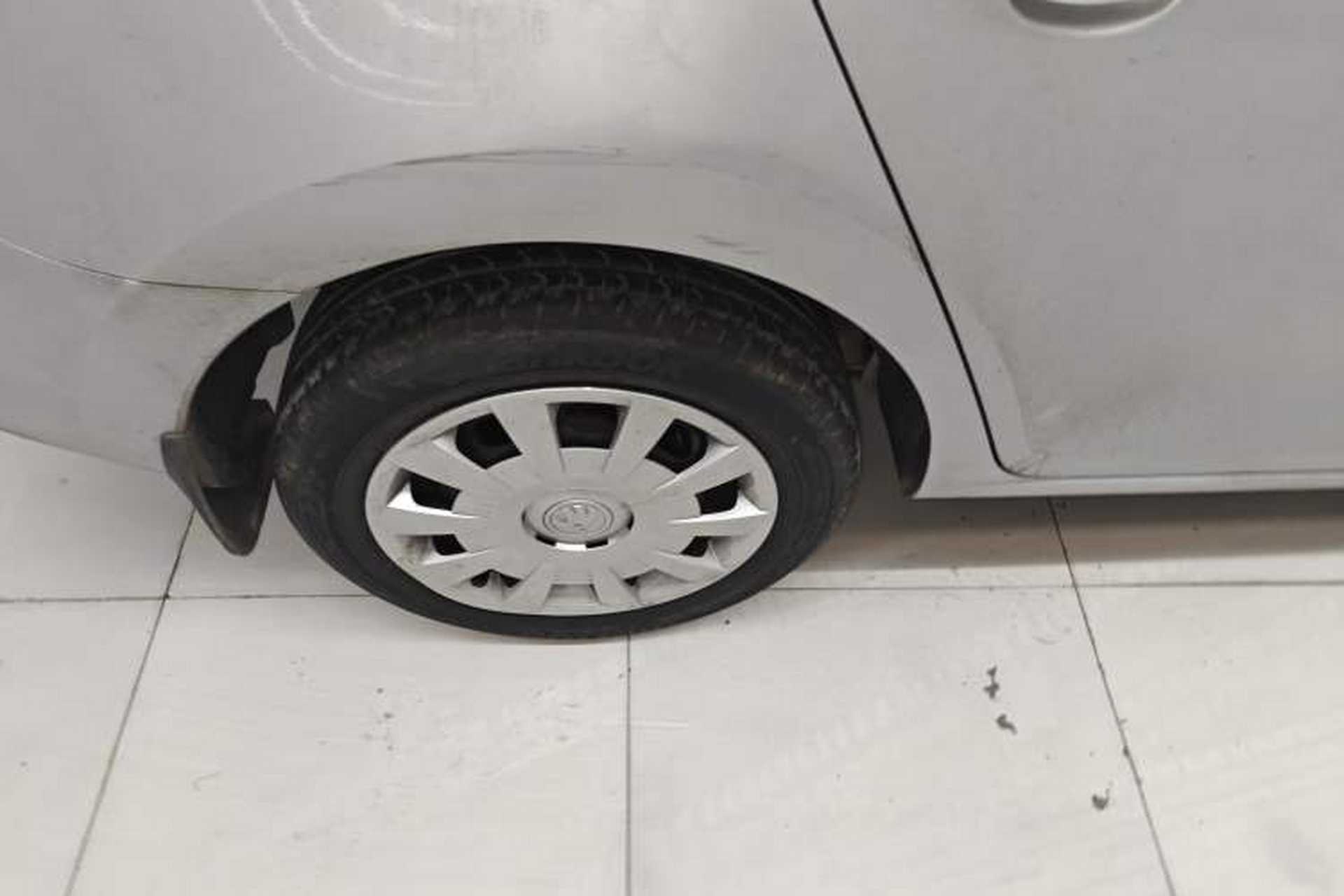 Used Skoda Rapid Spaceback 2014 1.4TSI DSG Enjoyment Edition Right Rear Wheel Hub