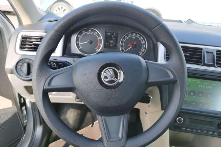 Used Skoda Rapid Spaceback 2014 1.4 TSI DSG Comfort Edition Steering Wheel