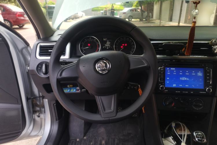 Used Skoda Rapid Spaceback 2014 1.6L Manual Enjoyment Edition Steering Wheel