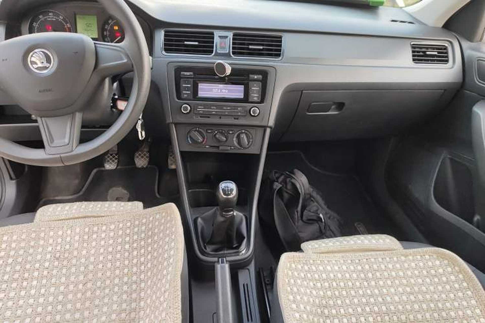 Used Skoda Rapid Spaceback 2014 1.6L Manual Enjoyment Edition Audio And AC Panel