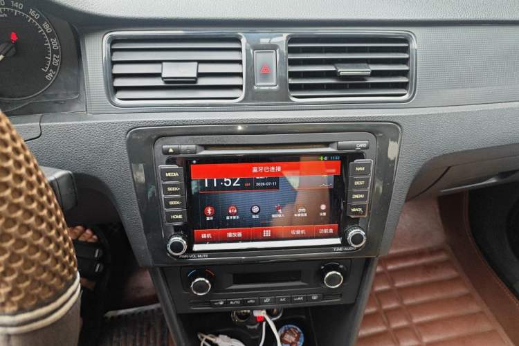 Used Skoda Rapid Spaceback 2014 1.4TSI DSG Enjoyment Edition Audio And AC Panel